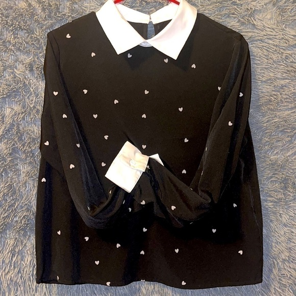 NWT🤍 Confetti Heart Print Contrast Panel Blouse 5️⃣✖️3️⃣0️⃣ - Picture 6 of 10